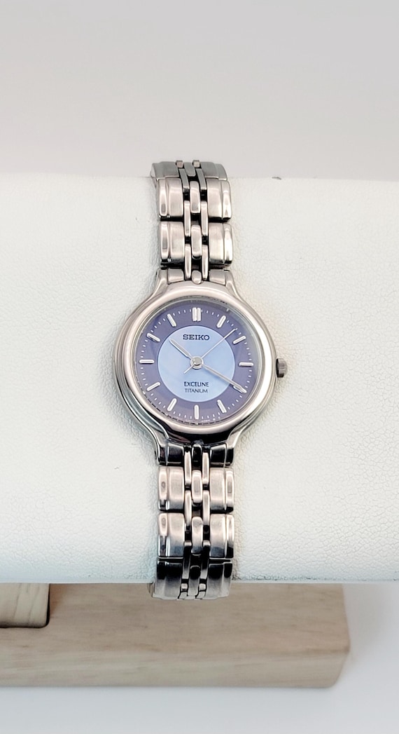 SEIKO SPORTS 70M ステンレス腕時計 Seiko Exceline 4J41-0070 Titanium HAQ Quartz Ladies Watch Blue MOP