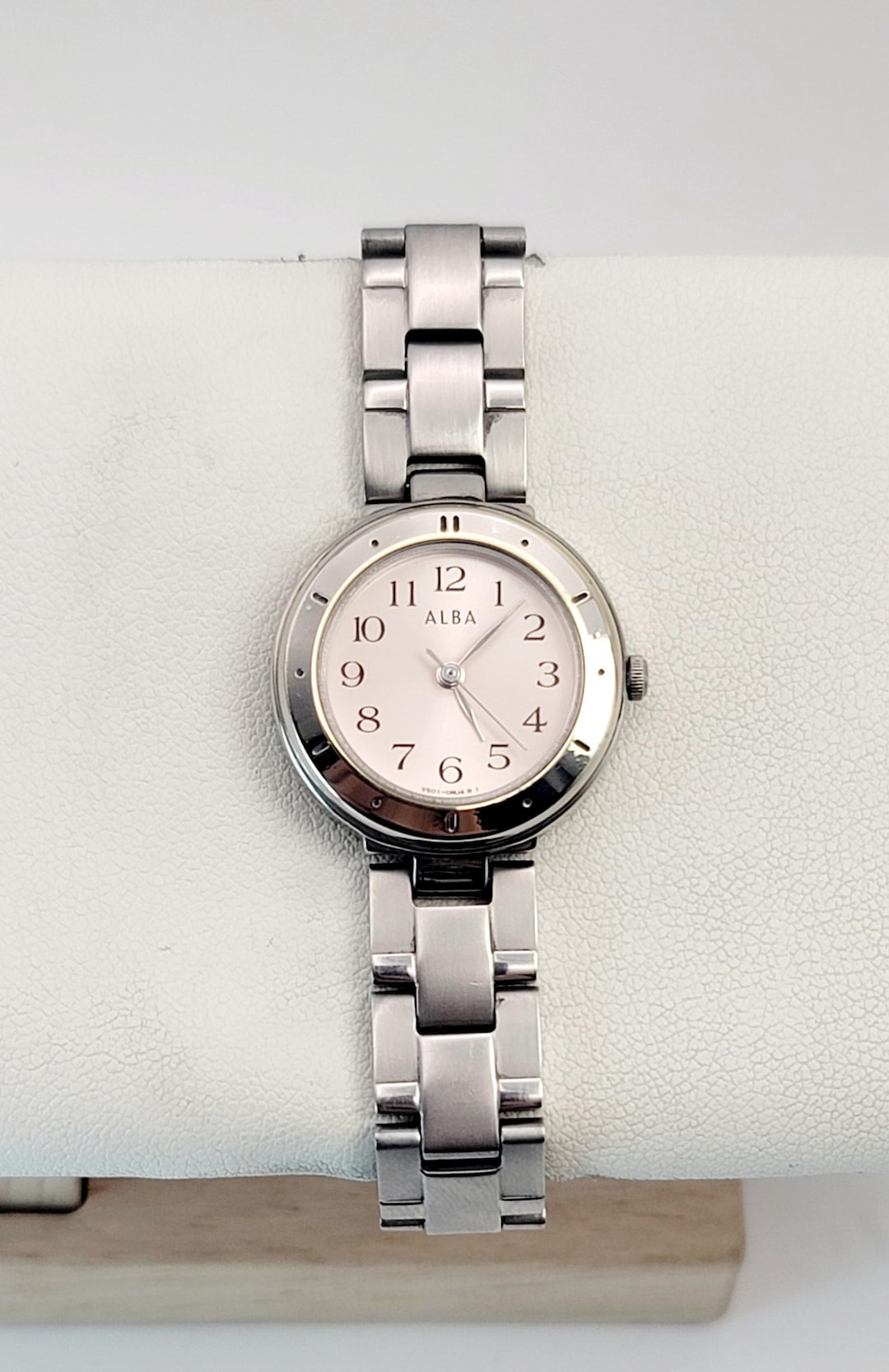 Vintage Seiko Alba V501-0DW0 Ladies Quartz Watch – 23mm Pink/silver - Etsy