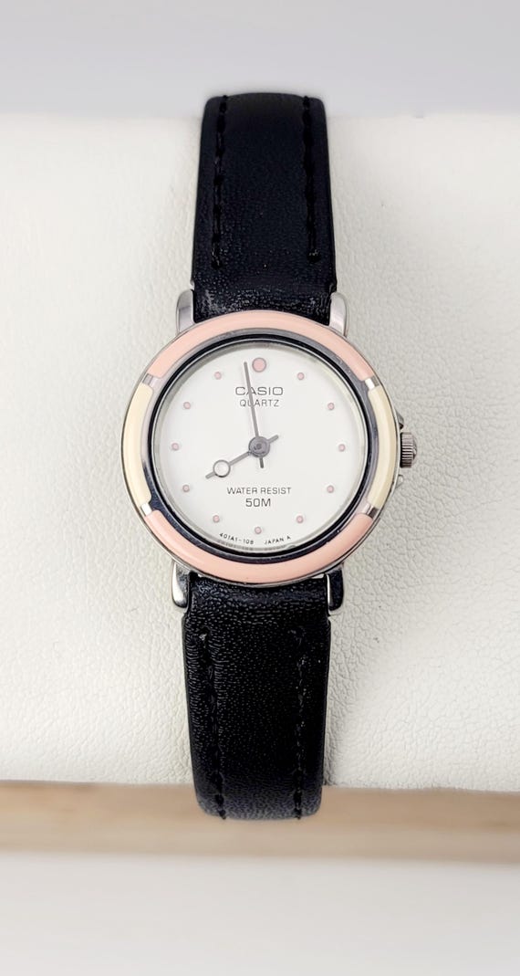 Vintage Casio LQ-960W Ladies Analog Watch – Rare JDM Pink & Cream Bezel – Japan View 2