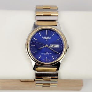 Men’s Dakota Two-Tone Quartz Day/Date Watch • Blue Dial • Stretch Band, IP Gold