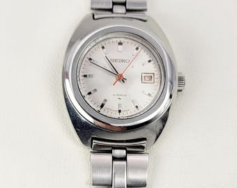 ヴィンテージ セイコー クロノス 8121-8000 クォーツ ドレスウォッチ 