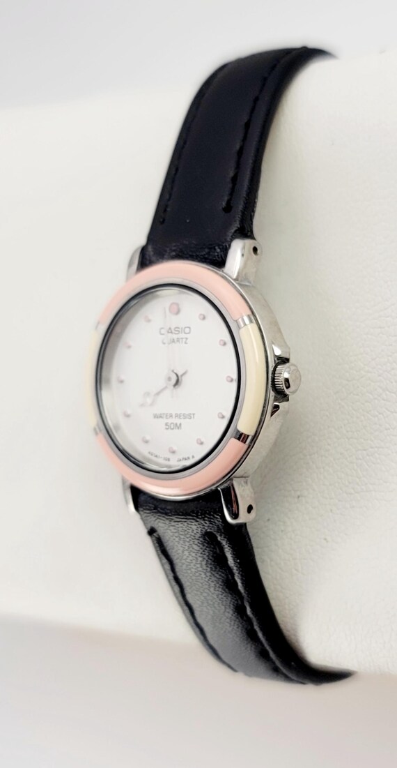 Vintage Casio LQ-960W Ladies Analog Watch – Rare JDM Pink & Cream Bezel – Japan View 4