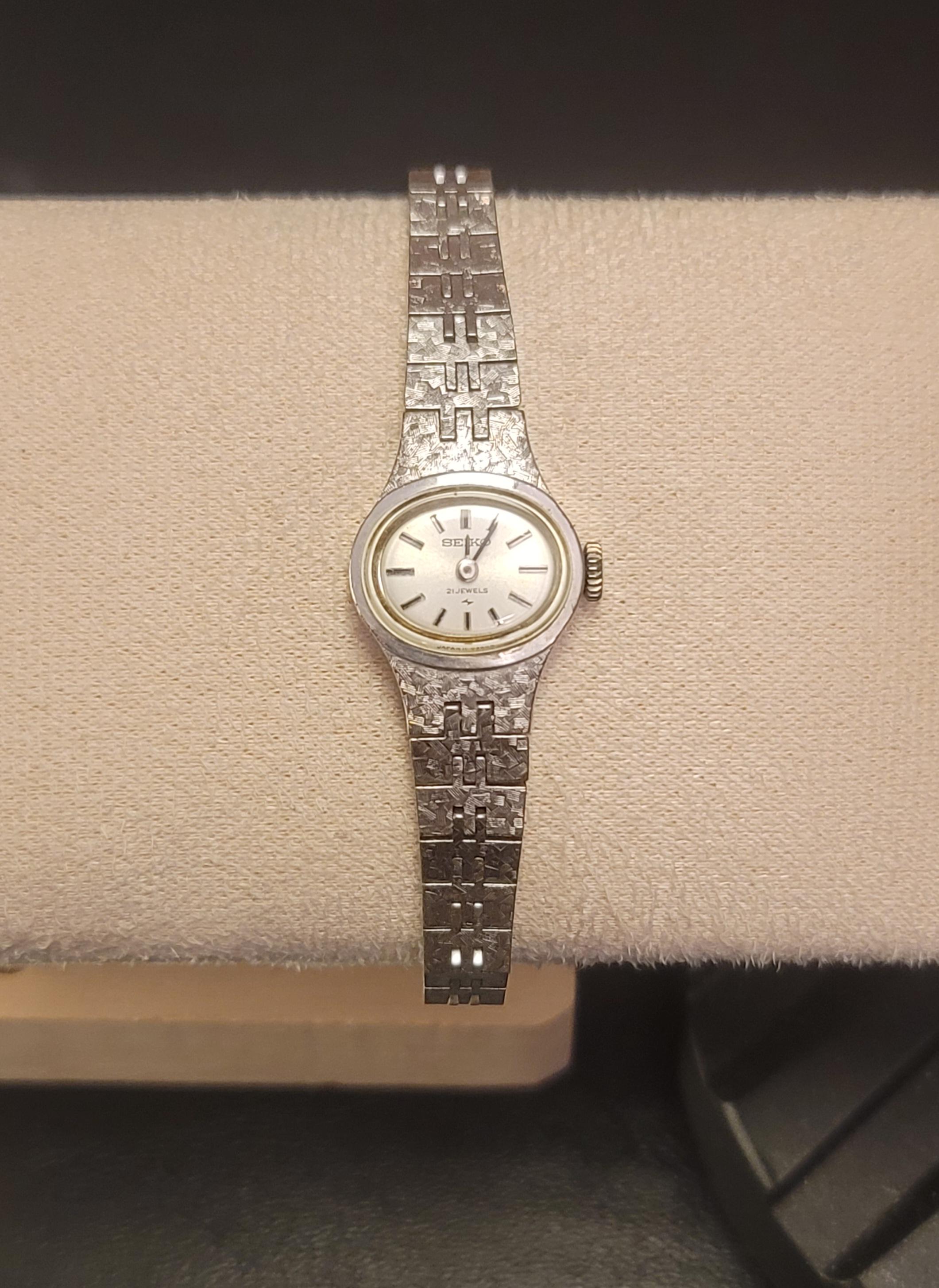 ヴィンテージ80年代　セイコーSEIKOレディース　ゴールド文字盤腕時計 SEIKO】 ヴィンテージ セイコー 女性用クォーツ腕時計 ゴールド