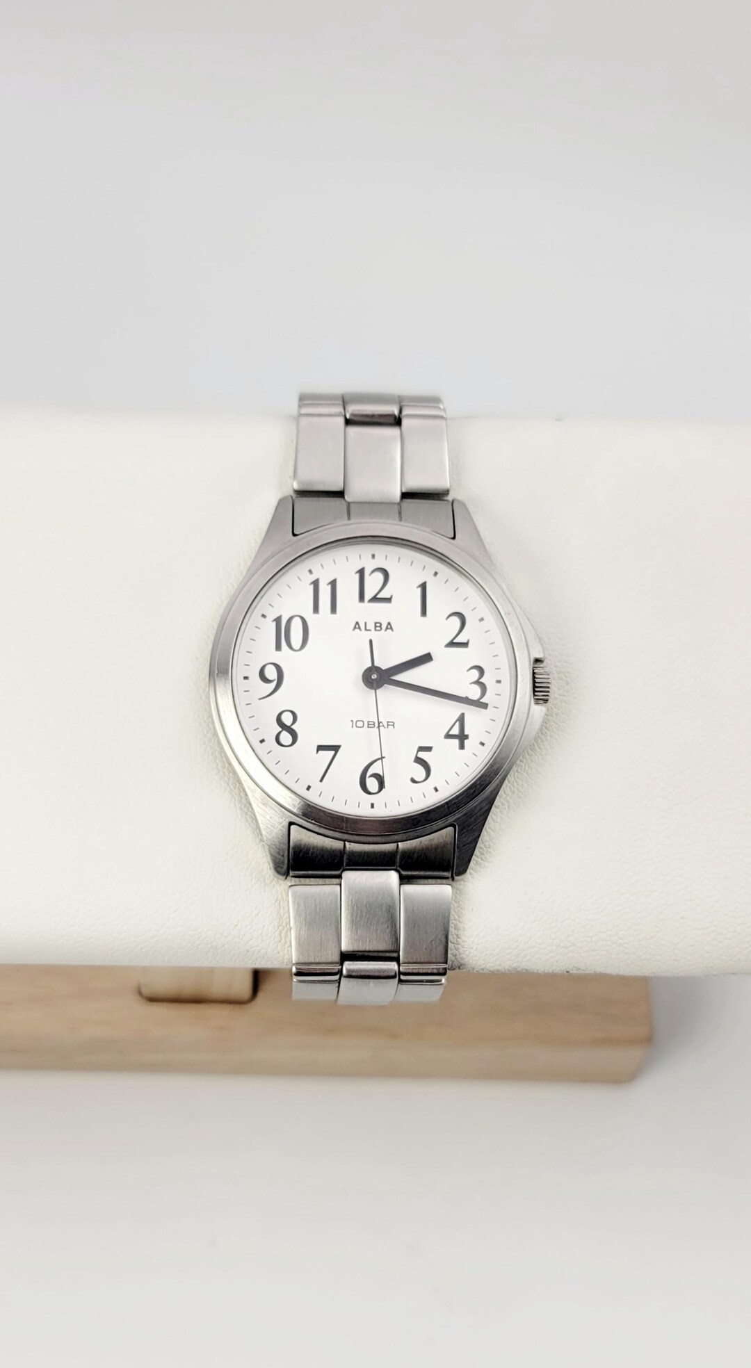 Seiko ALBA V501-0ED0 R2 Quartz Watch – Japan Vintage - Etsy