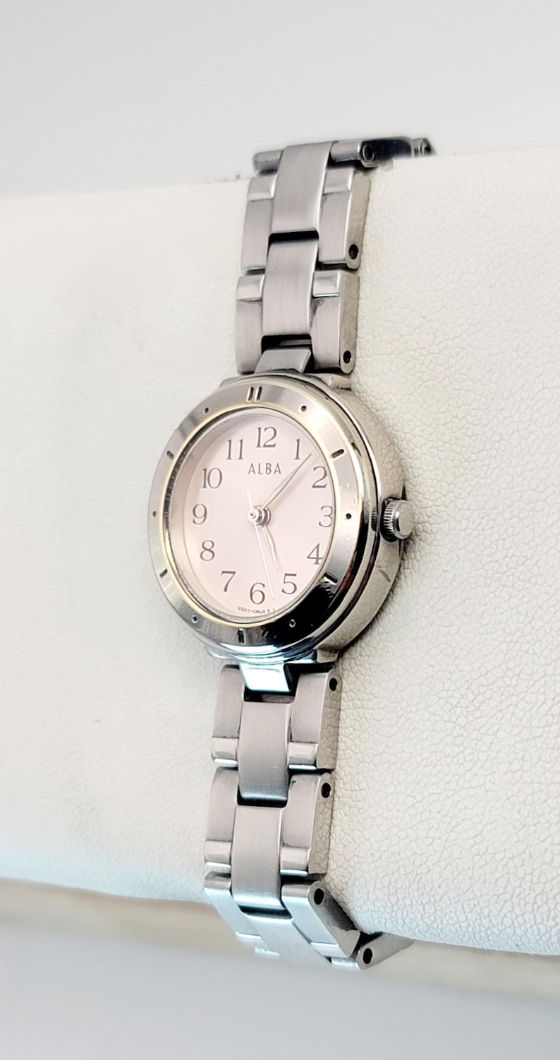Vintage Seiko Alba V501-0DW0 Ladies Quartz Watch – 23mm Pink/silver - Etsy