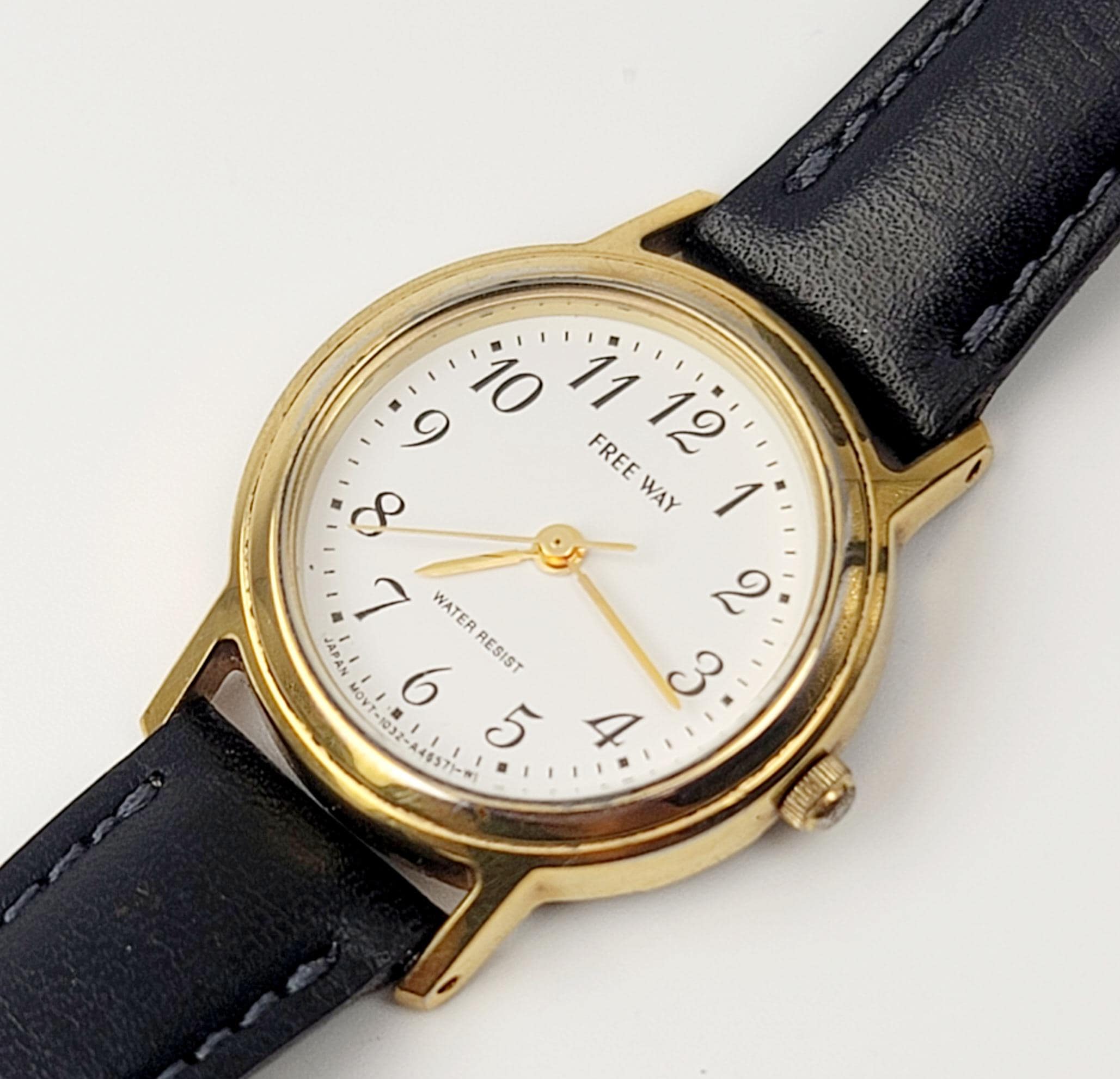 Water Resistant Excel Quartz Watch ONTHEEDGE 013 New Style Womens