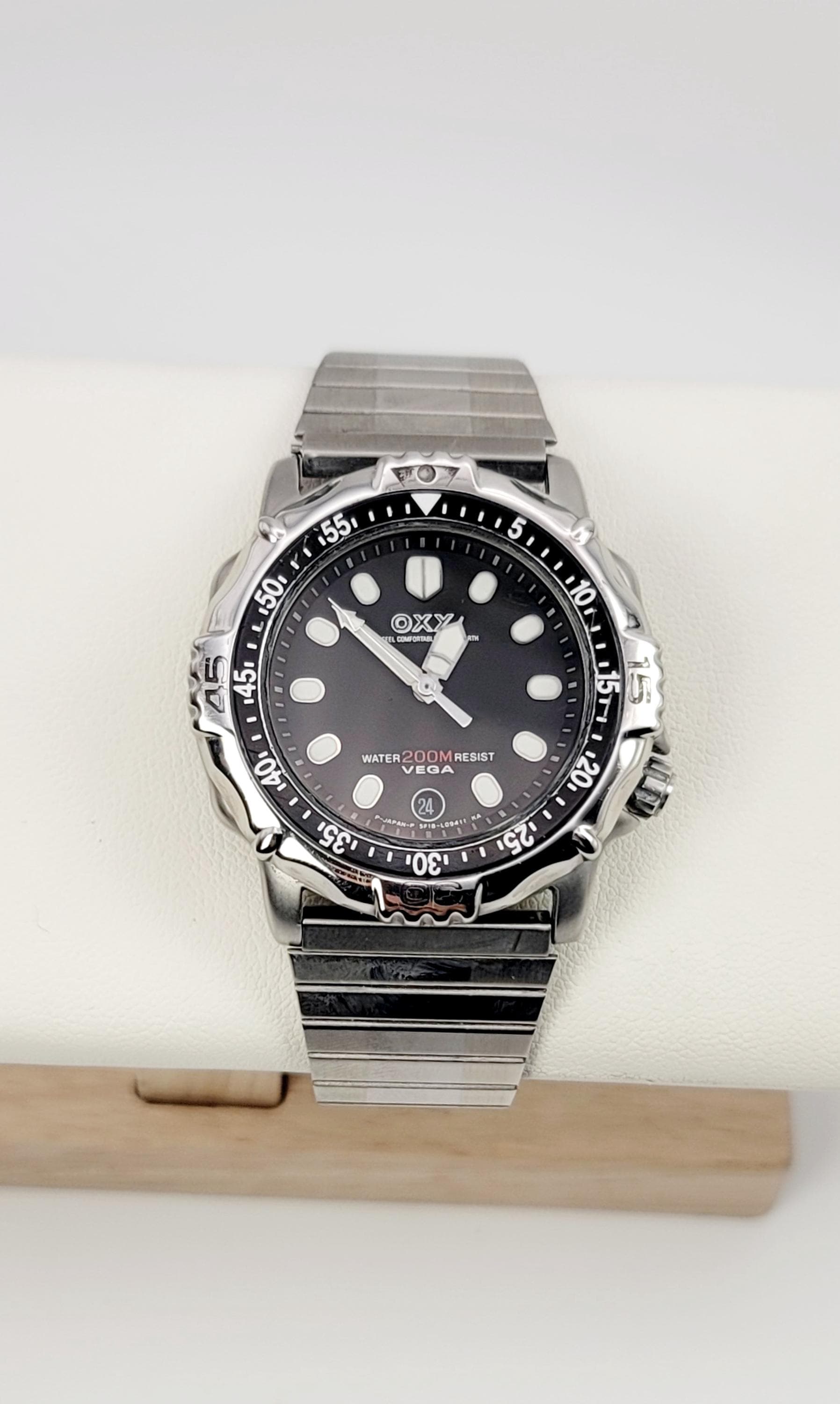 Vintage Citizen OXY Vega Quartz Diver 5F18-L03423 TA Black Dial