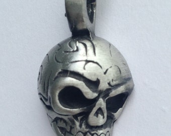 Skull pewter pendant with expandable necklace