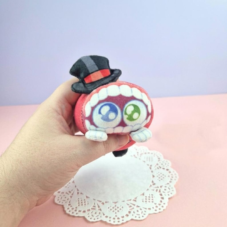 Caine Mochi Plush Keychain Bag Charm Pre-Order (HE SQUEAKS!) Bild 4