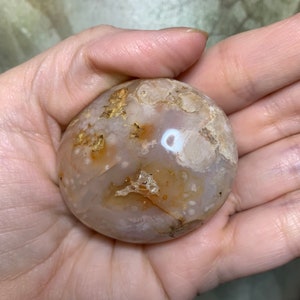 Flower agate palm stone