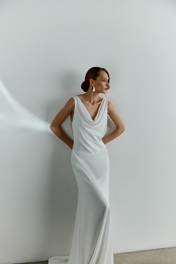 Robe de mariee col benitier en satin Robe de mariee slip minimaliste Robe de mariee gaine coupee en biais Robe de mariee dos benitier Robe de mariee plage JOAN Etsy Canada