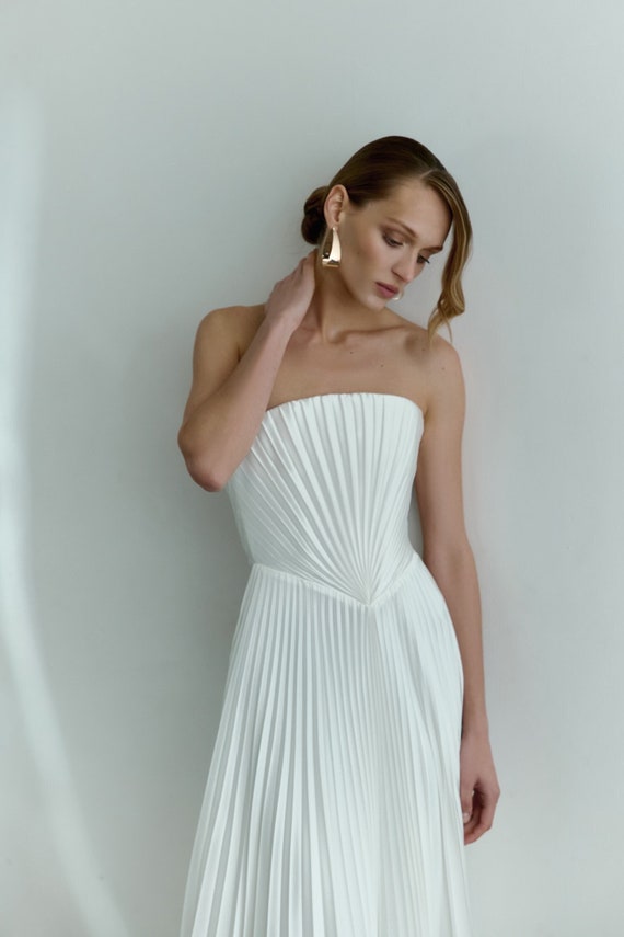 Pleated Wedding Dress Strapless Satin Wedding Dress Modern A-line Bridal  Gown With Pleating Minimalist Corset Wedding Dress CELESTE -  Canada