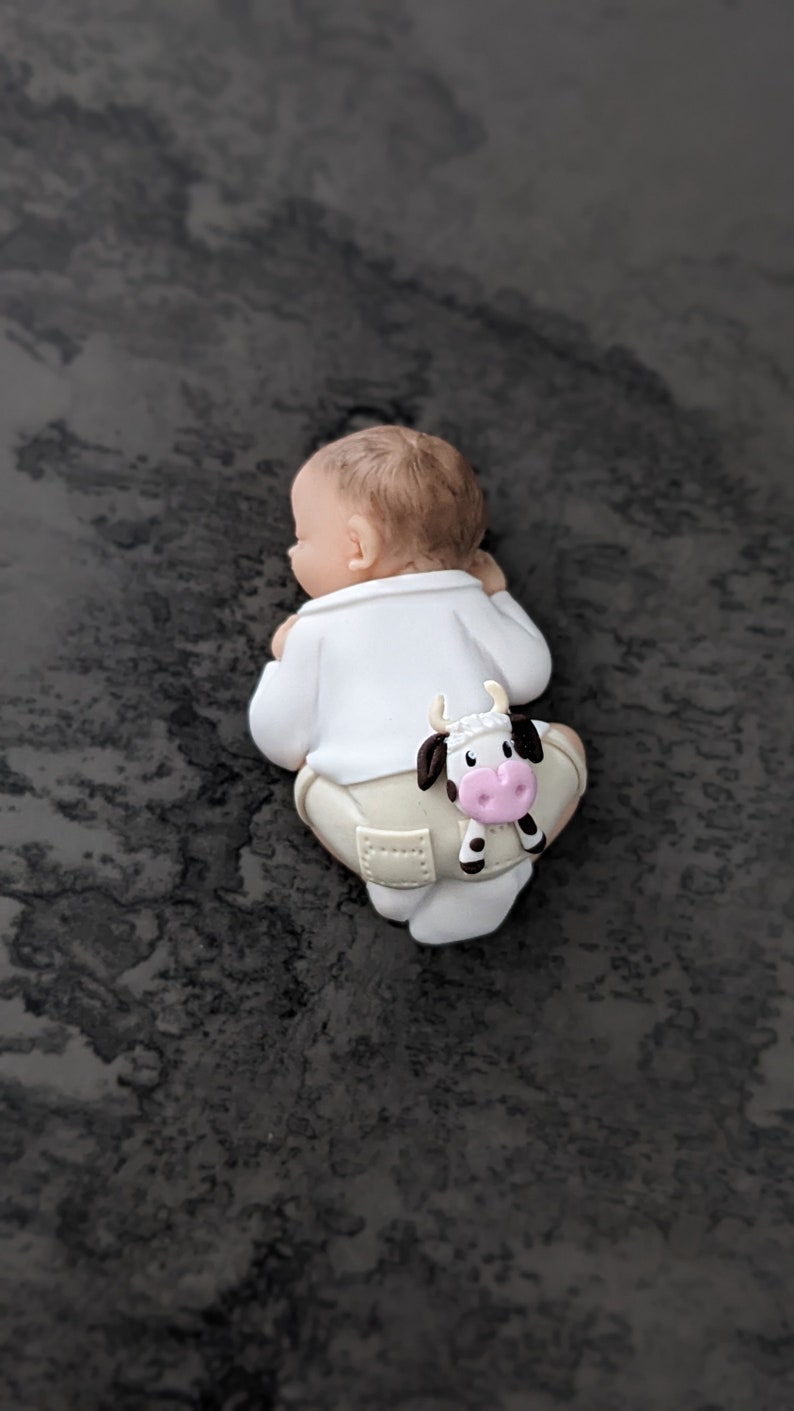 miniature bébé garçon avec son doudou vache pour naissance, baptême anniversaire image 1