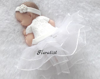 PLUSIEURS MODELES  Bébé fille avec robe tutu blanche  miniature en fimo à personnaliser  pour baptême, anniversaire, naissance