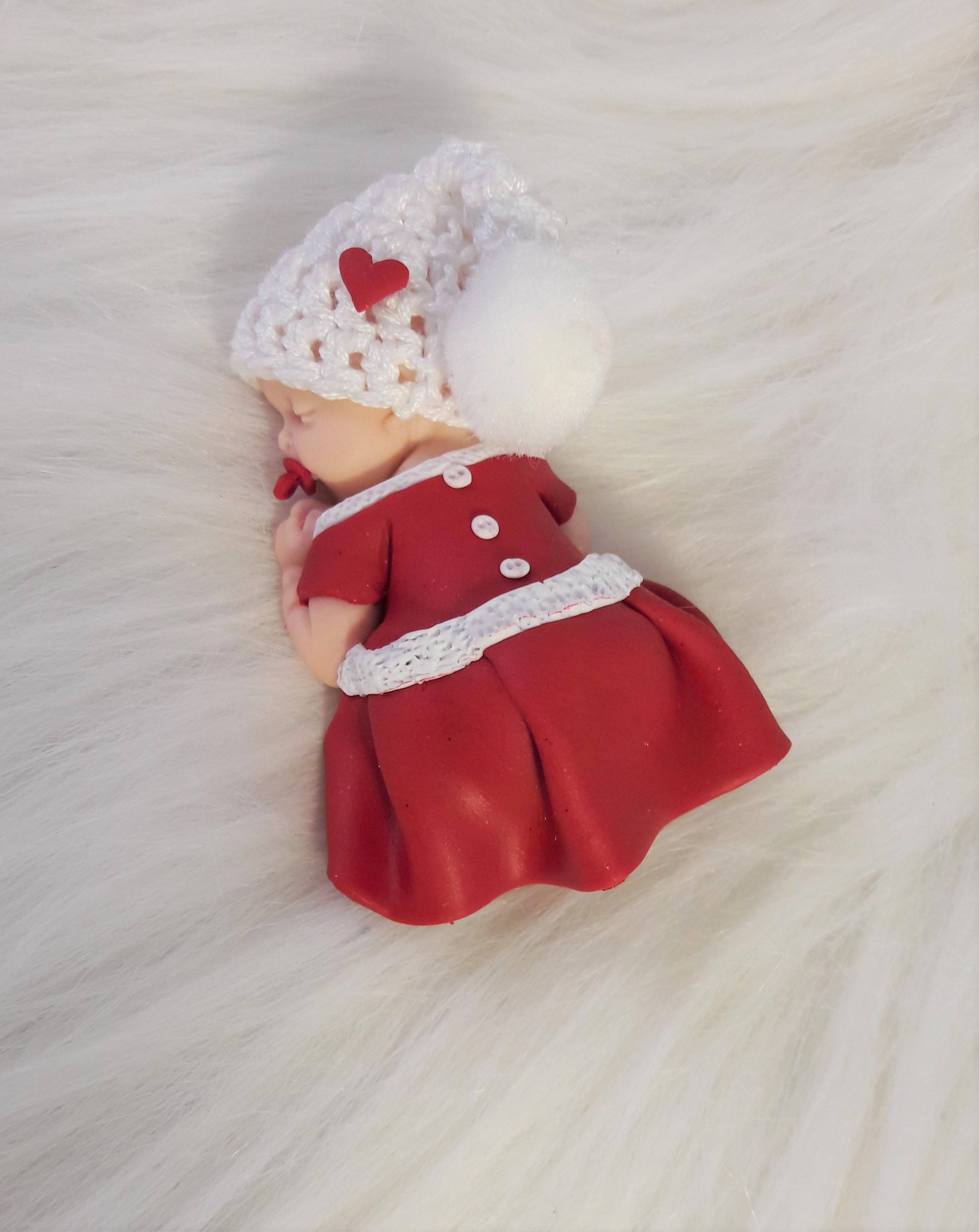 Bébé fille avec robe de Noël rouge pailletée miniature ...