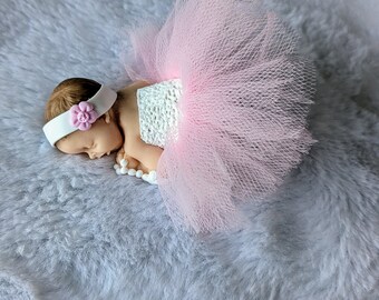 Bébé miniature fille Marie avec son tutu rose et chapelet