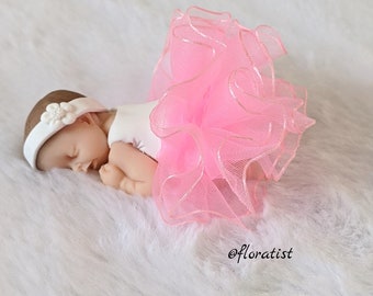 PLUSIEURS MODELES  Bébé fille avec robe tutu rose miniature en fimo à personnaliser  pour baptême, anniversaire, naissance