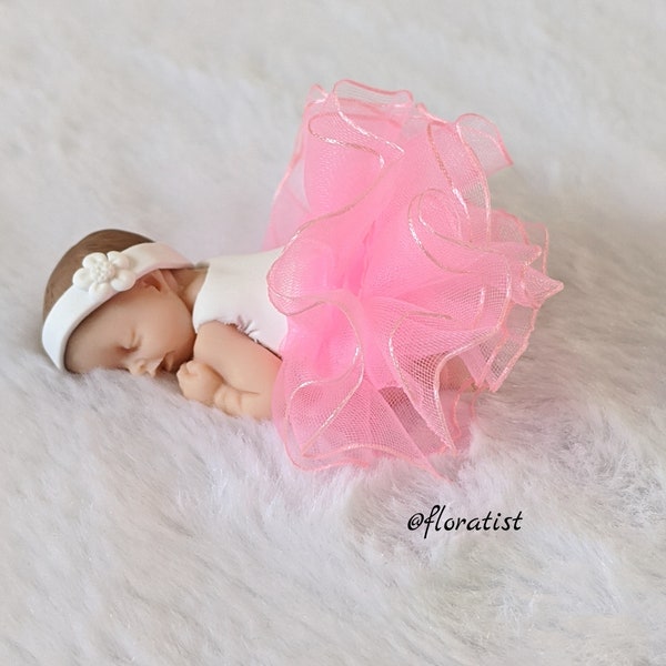 PLUSIEURS MODELES  Bébé fille avec robe tutu rose miniature en fimo à personnaliser  pour baptême, anniversaire, naissance