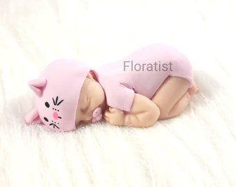 PLUSIEURS MODELES Bébé chat en fimo à personnaliser  pour baptême, anniversaire, naissance