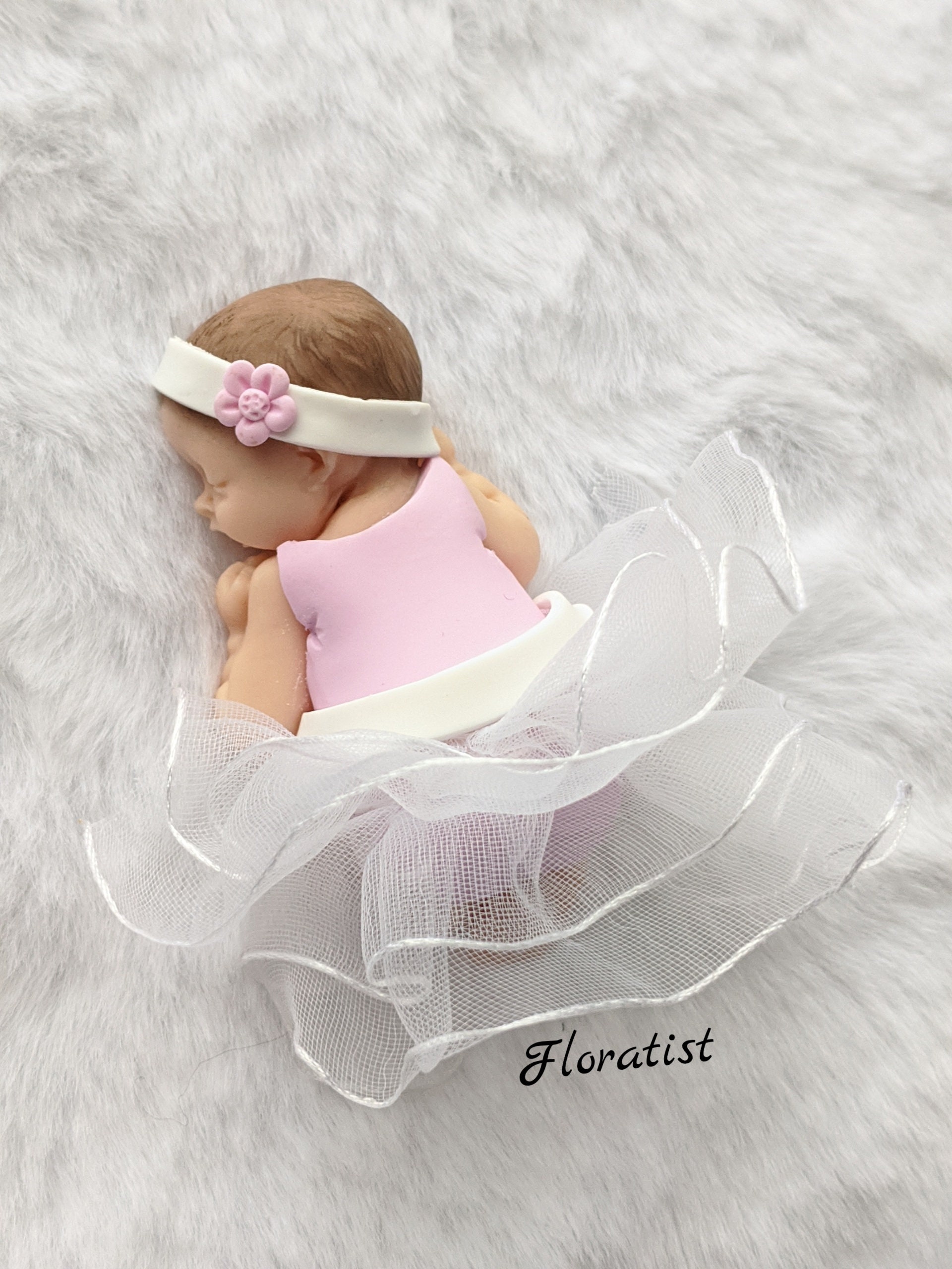 Plusieurs Modeles Bébé Fille avec Robe Rose et Tissu Tutu Blanche Miniature en Fimo à Personnaliser 