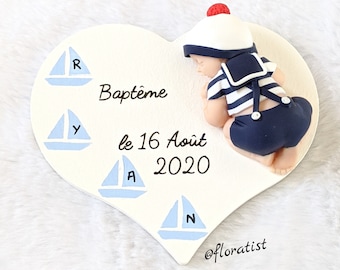 VERSION FILLE / GARCON  plaque anniversaire ou baptême Bébé miniature marin et bateau en fimo à personnaliser