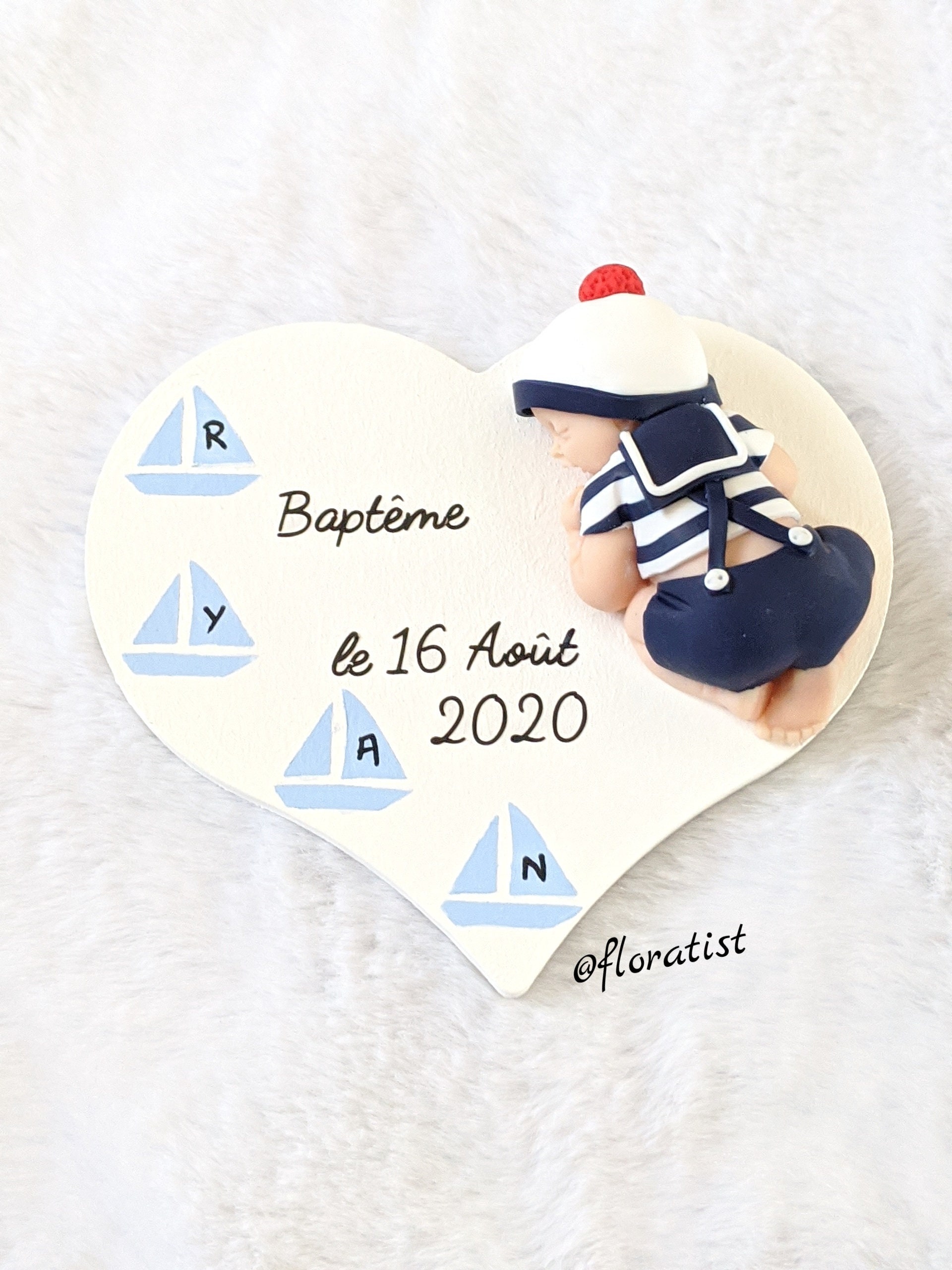 Version Fille/Garcon Plaque Anniversaire ou Baptême Bébé Miniature Marin et Bateau en Fimo à Personn