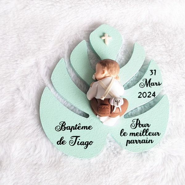 plaque feuille monstrea menthe avec bébé miniature avec son doudou pour anniversaire bapteme