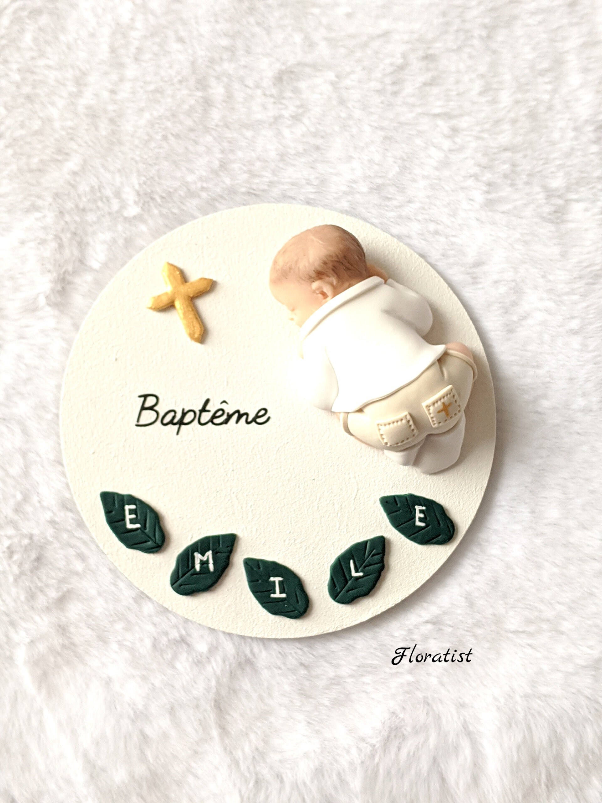 Plusieurs Modeles Plaque Baptême Bébé Tenue de Garçon Pour Décoration ou Gateau Miniature en Fimo à 