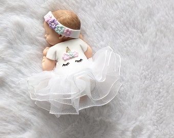bébé miniature avec tutu thème licorne pour baptême , naissance, anniversaire