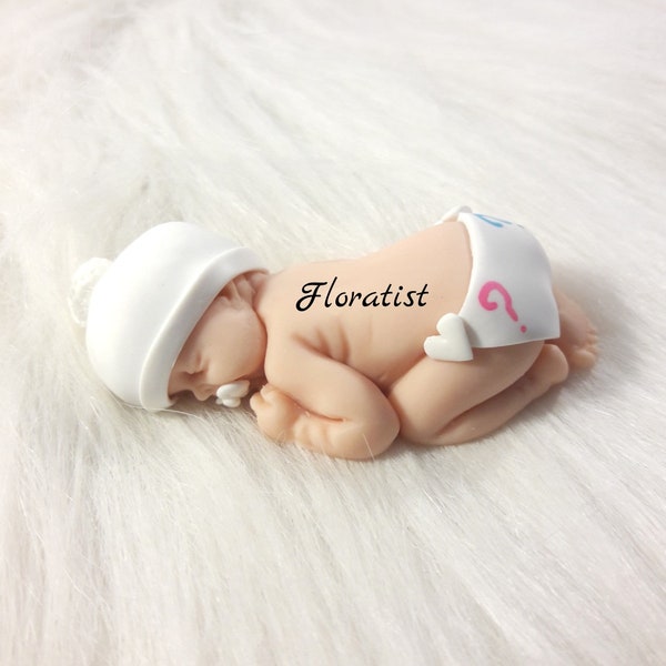 bébé miniature annonce grossesse couche et bonnet