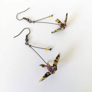 Boucles d&#39;oreilles origami oiseaux grues jaune et noir, boucles d&#39;oreille fait main français