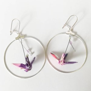 Créoles argentées origami en papier grue japonaise violet , boucles d'oreille fait en France
