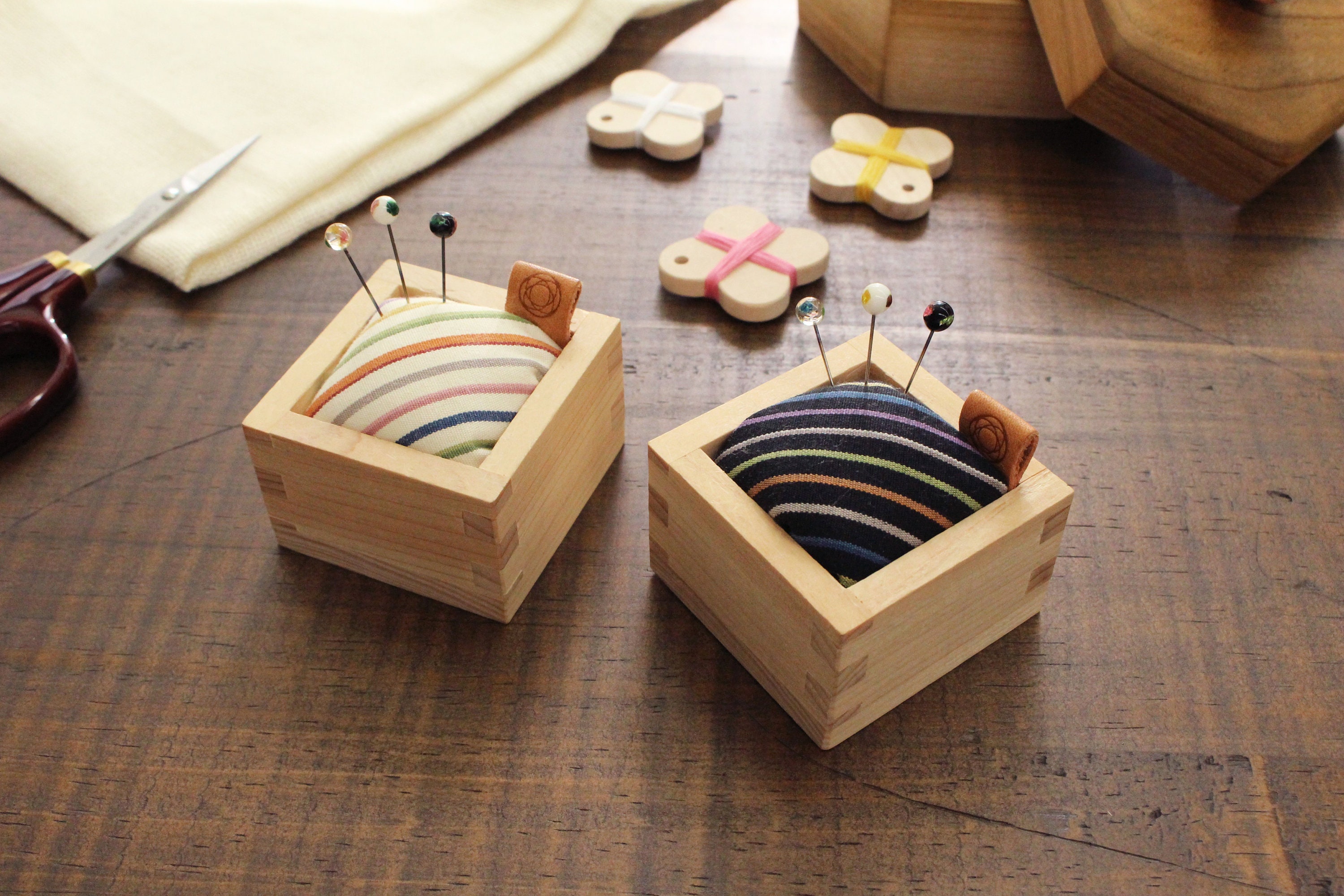 Masu Pincushion with Kokura Textile and Shippo Glass Sewing Pins – Cohana  Online Store