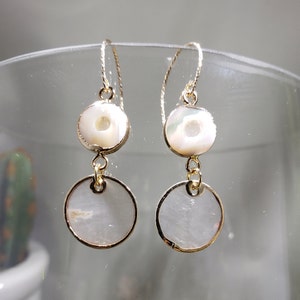 Capiz Shell Disk Earrings / beach / gold