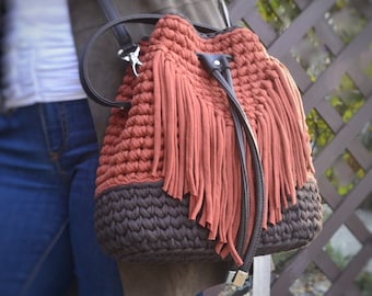 Small fringe purse, Crossbody bucket bag, Crochet boho bag, Handmade drawstring bag