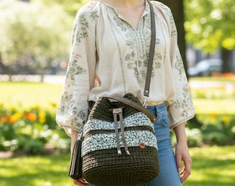 Bucket Boho Bag Crossbody: Crochet Hippie Purse with Zipper Pouch