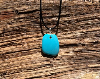 Blått Howlit Halsband