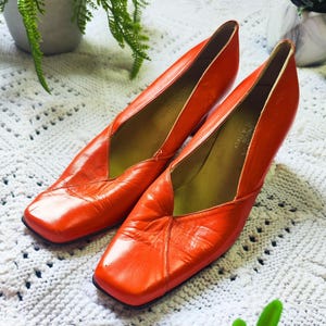 Size UK 5.5 | EU 39 | US 8 Fire Orange Italian Leather 70s 80s 90s Court Shoes | Ladies Leather Heels | Vintage Court Shoes