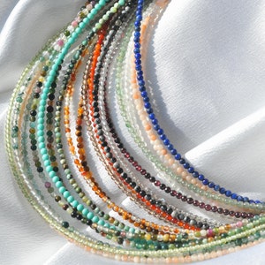 Winzige Edelsteinperlen-Halskette, zierliche Edelsteinperlen-Halskette, wasserdichte Kristallperlen-Choker, Gold-gefüllt, Edelstahl, 2 mm
