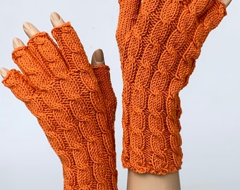 Market women's gloves "Magic" with cable knit for women