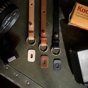 Tracolla regolabile in pelle di alta qualità per Fuji Film e Leica / "The Unnamed Camera Strap" MADE IN CANADA
