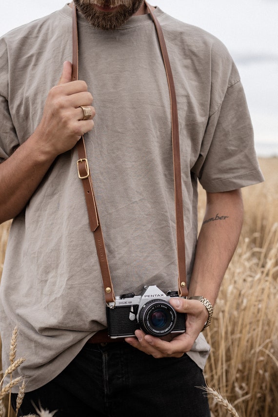 Ten einde raad Interactie opraken Slank verstelbare lederen camerariem met messing gesp De Nr. - Etsy België