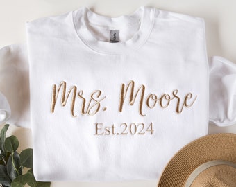 Custom Mrs Sweatshirt, New Mrs Sweatshirt, Custom embroidered sweatshirt,Personalized mrs sweatshirt, Custom wedding gift, Bride to Be