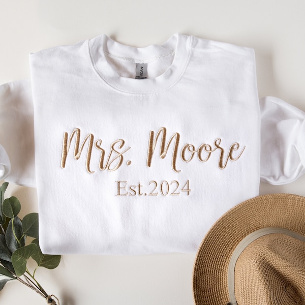 Custom Mrs Sweatshirt, Personalized Mrs Sweatshirt, Embroidered Mrs Sweatshirt,New Mrs Shirt sweatshirt, Bride to be gift, Bridal Sweatshirt