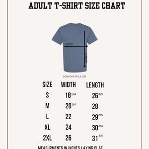 Puede incluir: Tabla de tallas de camisetas para adultos con una ilustraci&oacute;n de una camiseta azul. La tabla enumera las tallas S a 2XL, con las medidas de ancho y largo en pulgadas. La camiseta es Comfort Style 1717. Medidas en pulgadas en plano.