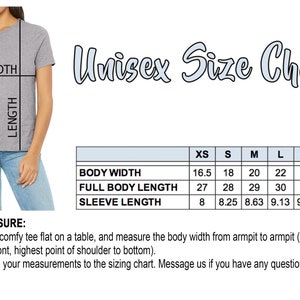Puede incluir: Tabla de tallas unisex para una camiseta con medidas en pulgadas para el ancho del cuerpo, la longitud total del cuerpo y la longitud de la manga. Las tallas incluyen XS, S, M, L, XL y 2XL.