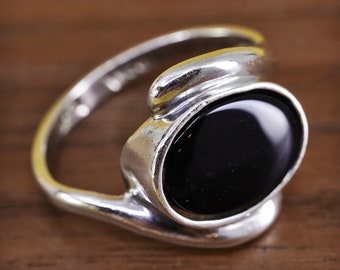 Size 6.75, vintage Sterling 925 silver handmade ring with oval onyx, stamped 925