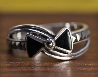 Size 7, vintage Sterling 925 silver handmade ribbon bow tie ring with oval onyx, stamped 925