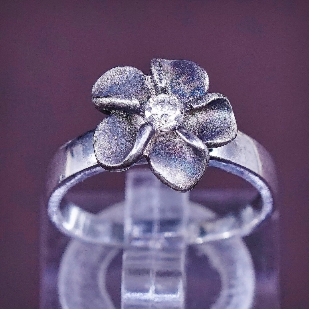 Size 5, Vintage (310716) Sterling Silver Flower Ring, Modern Size 5, Vintage (310716) Sterling Silver Flower Ring, Modern