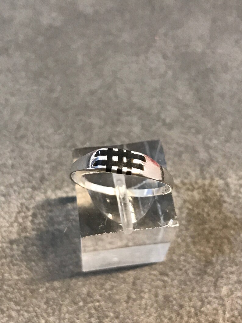 southwestern style 310444 solid 925 silver with obsidian inlay Size 7 vintage stamped 925 Sterling silver handmade ring
